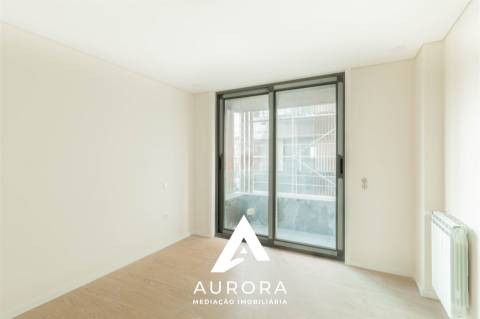 Apartamento T2 Nascente 99m2 úteis Espinho e lugar garagem