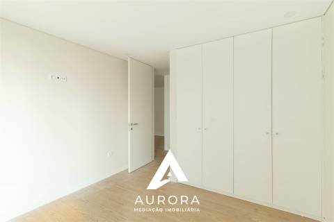 Apartamento T2 Nascente 99m2 úteis Espinho e lugar garagem