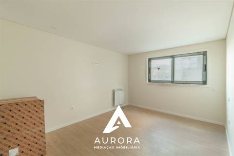 Apartamento T2 Nascente 99m2 úteis Espinho e lugar garagem
