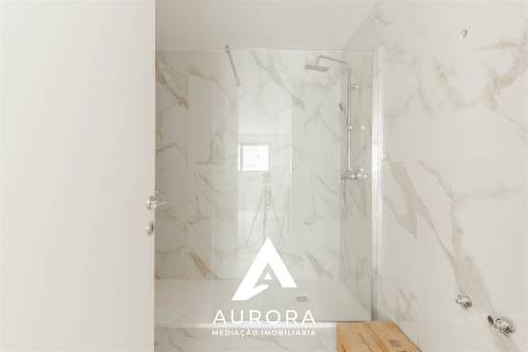 Apartamento T2 Nascente 99m2 úteis Espinho e lugar garagem