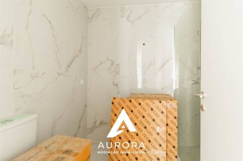 Apartamento T2 Nascente 99m2 úteis Espinho e lugar garagem