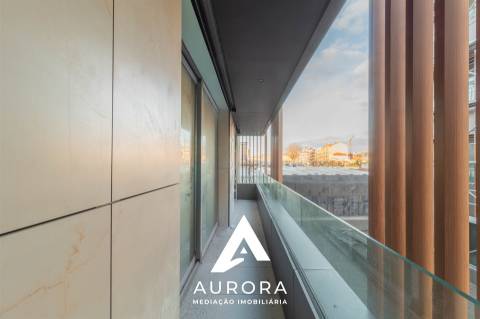 Apartamento T2 Nascente 99m2 úteis Espinho e lugar garagem