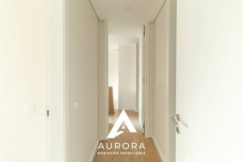 Apartamento T2 Nascente/Sul  94.80m2 úteis Espinho, terraço de 22.97m2 e 1 lugar garagem