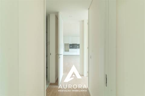 Apartamento T2 Nascente/Sul  94.80m2 úteis Espinho, terraço de 22.97m2 e 1 lugar garagem