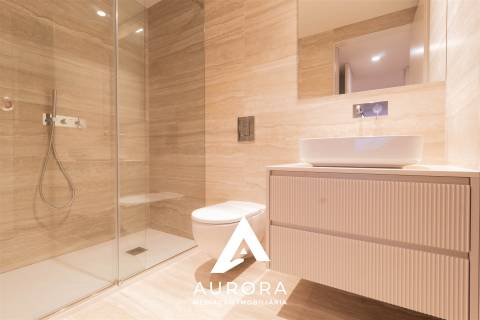 Apartamento T3 - 130m2 úteis - Garagem box - Varanda na sala (sul) 30m2