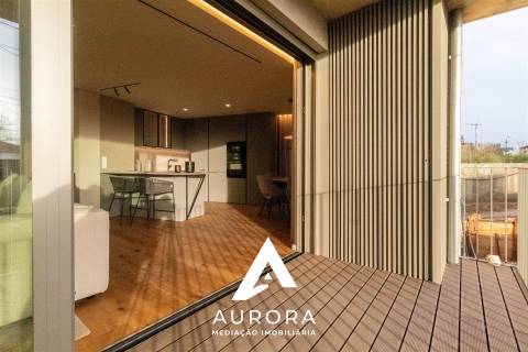 Apartamento T3 - 130m2 úteis - Garagem box - Varanda na sala (sul) 30m2