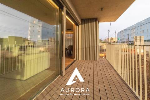 Apartamento T3 - 130m2 úteis - Garagem box - Varanda na sala (sul) 30m2