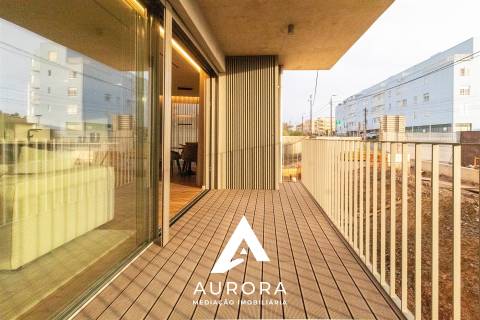 Apartamento T3 - 130m2 úteis - Garagem box - Varanda na sala (sul) 30m2