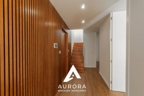 APARTAMENTO T4 DUPLEX TERRAÇO COM 89M2 VISTA MAR