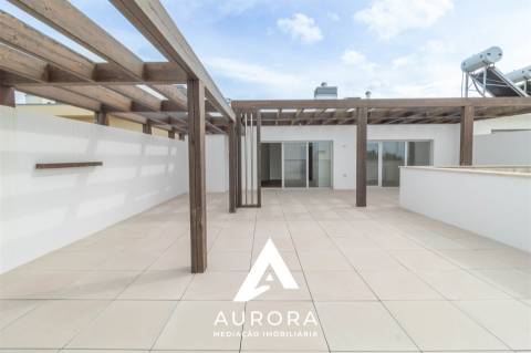 APARTAMENTO T4 DUPLEX TERRAÇO COM 89M2 VISTA MAR
