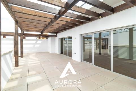 APARTAMENTO T4 DUPLEX TERRAÇO COM 89M2 VISTA MAR