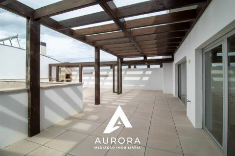 APARTAMENTO T4 DUPLEX TERRAÇO COM 89M2 VISTA MAR