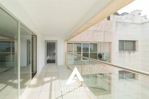 APARTAMENTO T4 DUPLEX TERRAÇO COM 89M2 VISTA MAR