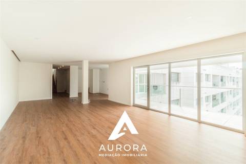 APARTAMENTO T4 DUPLEX TERRAÇO COM 89M2 VISTA MAR