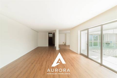 APARTAMENTO T4 DUPLEX TERRAÇO COM 89M2 VISTA MAR