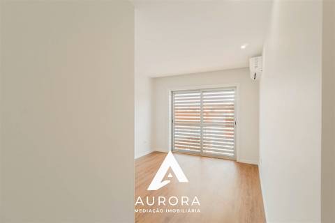 APARTAMENTO T4 DUPLEX TERRAÇO COM 89M2 VISTA MAR