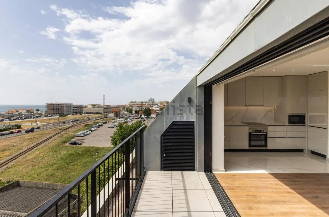 T3 Novo em Espinho com Vista Mar  – 100m da Praia | Box Fechada