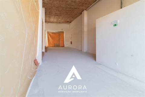 Loja para venda 227.4m2 área bruta centro da cidade de Espinho