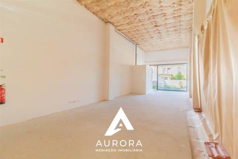 Loja para venda 227.4m2 área bruta centro da cidade de Espinho