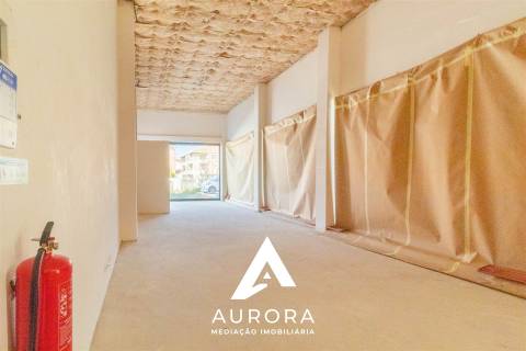 Loja para venda 227.4m2 área bruta centro da cidade de Espinho