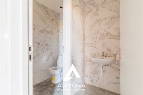 Loja para venda 227.4m2 área bruta centro da cidade de Espinho