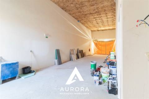 Loja para venda 227.4m2 área bruta centro da cidade de Espinho