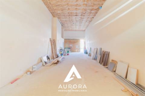 Loja para venda 227.4m2 área bruta centro da cidade de Espinho