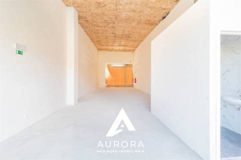 Loja para venda 227.4m2 área bruta centro da cidade de Espinho