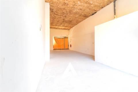 Loja para venda 227.4m2 área bruta centro da cidade de Espinho