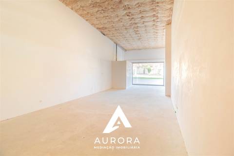 Loja para venda 227.4m2 área bruta centro da cidade de Espinho