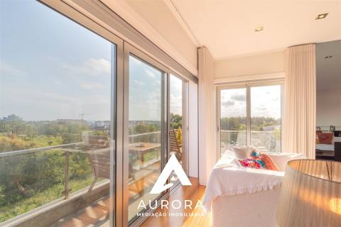 Apartamento T4 útlimo Piso Praia São Félix da Marinha como NOVO