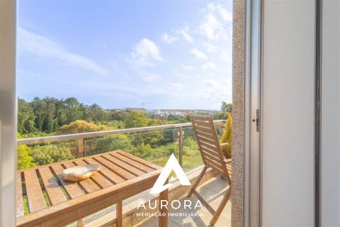 Apartamento T4 útlimo Piso Praia São Félix da Marinha como NOVO