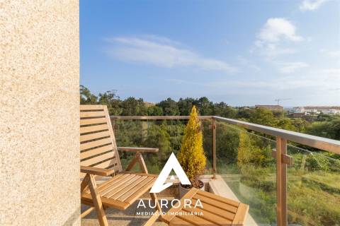 Apartamento T4 útlimo Piso Praia São Félix da Marinha como NOVO