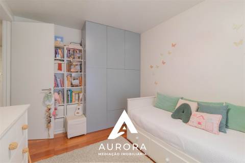 Apartamento T4 útlimo Piso Praia São Félix da Marinha como NOVO