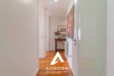 Apartamento T4 útlimo Piso Praia São Félix da Marinha como NOVO