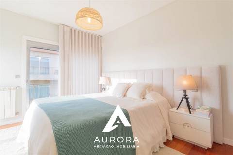 Apartamento T4 útlimo Piso Praia São Félix da Marinha como NOVO