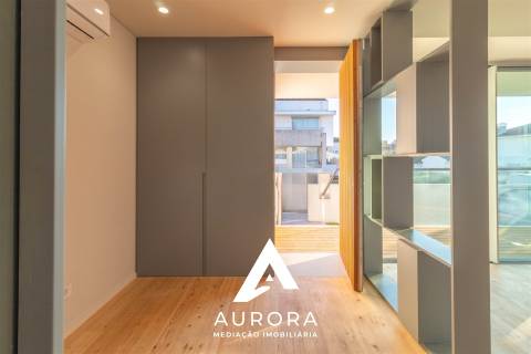 MORADIA T4+1 DE LUXO, PRAIA MADALENA, PORTO, COM PISCINA