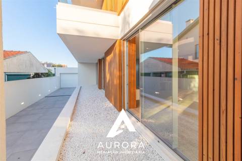 MORADIA T4+1 DE LUXO, PRAIA MADALENA, PORTO, COM PISCINA