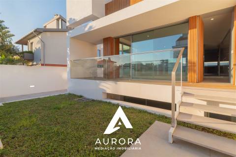 MORADIA T4+1 DE LUXO, PRAIA MADALENA, PORTO, COM PISCINA