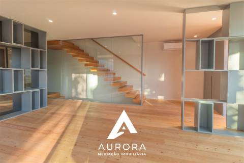 MORADIA T4+1 DE LUXO, PRAIA MADALENA, PORTO, COM PISCINA