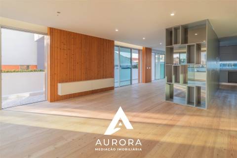 MORADIA T4+1 DE LUXO, PRAIA MADALENA, PORTO, COM PISCINA