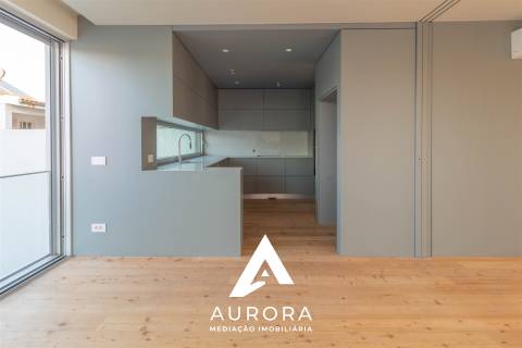 MORADIA T4+1 DE LUXO, PRAIA MADALENA, PORTO, COM PISCINA