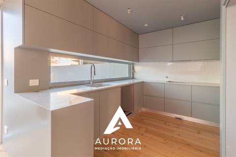 MORADIA T4+1 DE LUXO, PRAIA MADALENA, PORTO, COM PISCINA