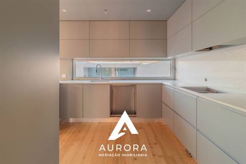 MORADIA T4+1 DE LUXO, PRAIA MADALENA, PORTO, COM PISCINA