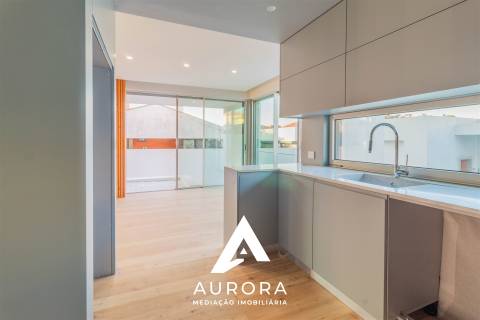 MORADIA T4+1 DE LUXO, PRAIA MADALENA, PORTO, COM PISCINA