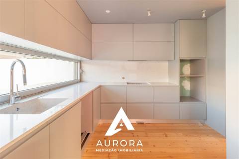 MORADIA T4+1 DE LUXO, PRAIA MADALENA, PORTO, COM PISCINA