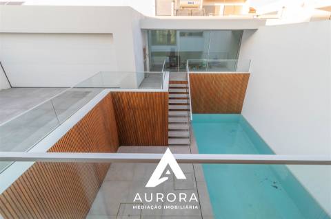 MORADIA T4+1 DE LUXO, PRAIA MADALENA, PORTO, COM PISCINA