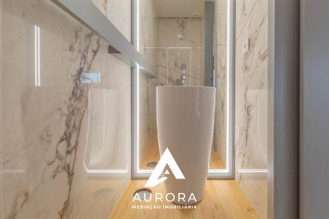 MORADIA T4+1 DE LUXO, PRAIA MADALENA, PORTO, COM PISCINA