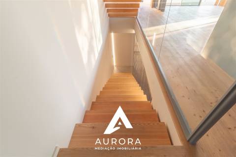 MORADIA T4+1 DE LUXO, PRAIA MADALENA, PORTO, COM PISCINA