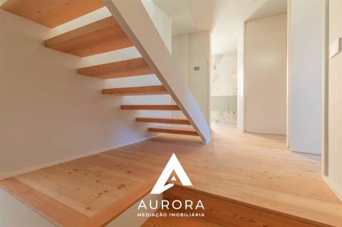 MORADIA T4+1 DE LUXO, PRAIA MADALENA, PORTO, COM PISCINA